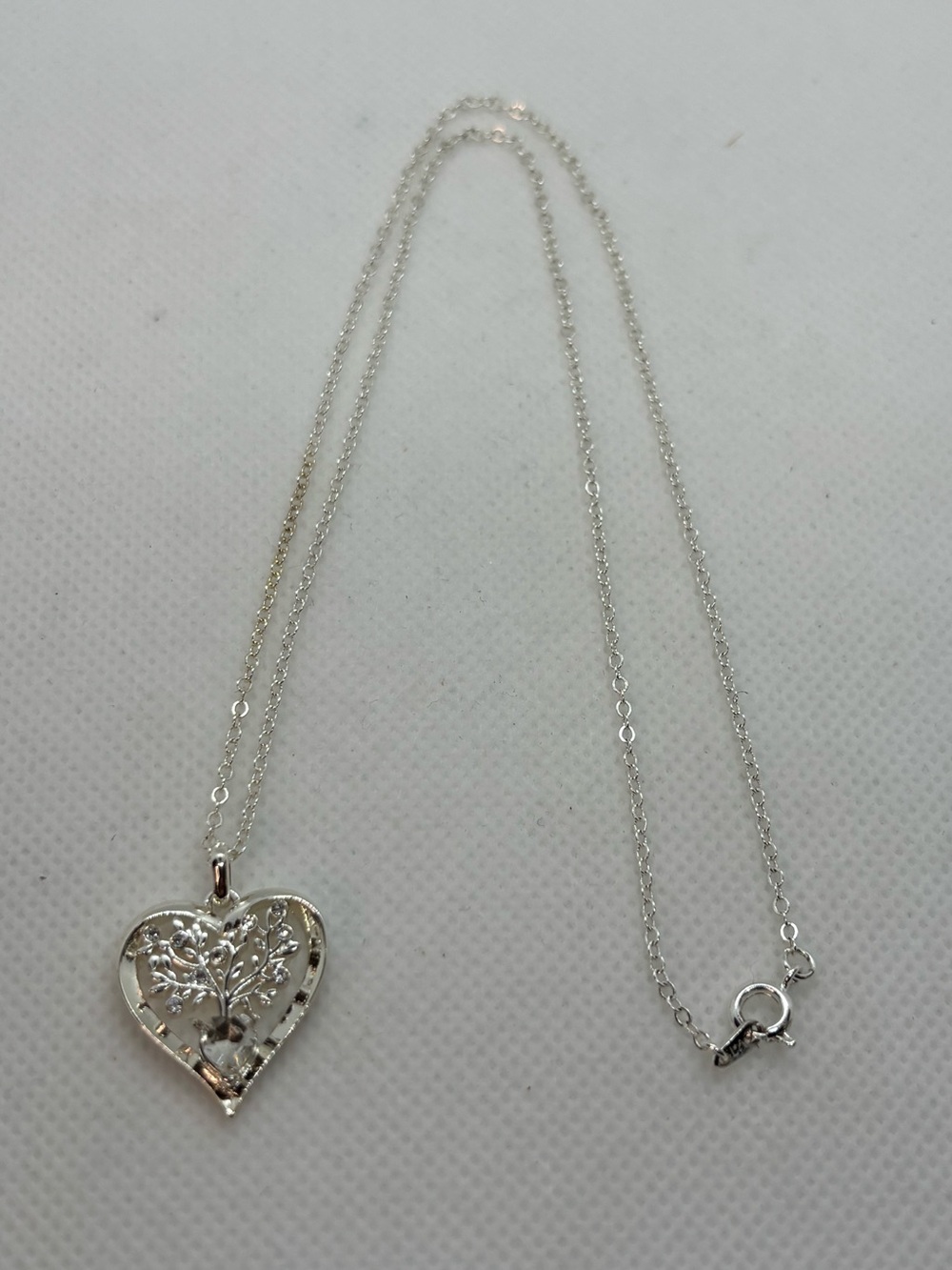 NECKLACE FAMILY TREE HEART PENDANT